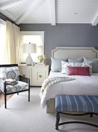 Mobilier et luminaires se font discrets : Chambre Bleu Et Gris Idees Deco En Tons Neutres Et Froids