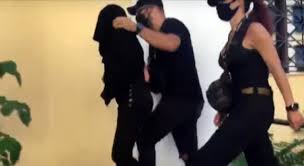 Διπλή ζωή είχε υποχρεωθεί να ζει η eφη εξαιτίας των εμμονών της και της ζήλιας, που την κατέτρωγε στις σχέσεις της! Epi8esh Me Bitrioli Omologhse H 35xronh Efh Parallaxi Magazine