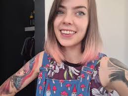 Im live if anyone wants to come say hi. Ill follow anyone back. Playing  dmz, and no im not good lol