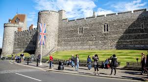 A londra il castello di windsor è spesso inserito tra gli itinerari turistici più completi ed interessanti sebbene richieda di uscire dalla città per raggiungerlo. Visita Il Castello Di Windsor Orari E Prezzi Dei Biglietti