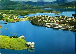 Brønnøy kommune er en kommune på helgeland i nordland som grenser i nord mot vega og vevelstad, i øst mot vefsn og grane, og i sør mot bindal og sømna. Nordland Fylke Bronnoy Kommune Bronnoysund