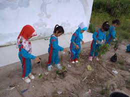 Mewarnai anak paud tema alam semesta berbagi cerita inspirasi. Balita Cerdas Mengenal Alam Semesta Bersama Paud Tunas Bangsa Desa Nanga Suhaid Kim Entugan Hulu