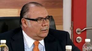 Armando intenta conseguir que Betty le perdone