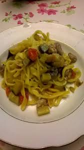 Tagliare la melanzana a cubetti e rosolarla con un cucchiaino abbondante di olio. Pasta Tonno Fresco E Melanzane Il Soffio Di Zefiro