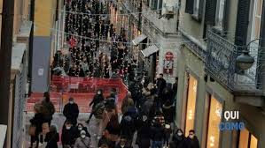 Chiarito che fino al 6 gennaio si può raggiungere la seconda casa all'interno della regione in cui si abita, vediamo cosa scrivere nell'autocertificazione. Zona Rossa Da Natale A Capodanno Oggi La Decisione