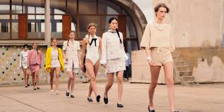 Chanel Cruise 2024-2025: Thưởng lãm mùa Hè phóng khoáng ở Địa Trung Hải |  Vietnam+ (VietnamPlus)