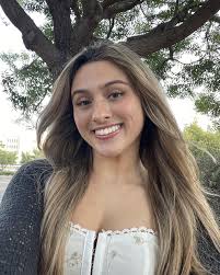 Hello! My name is Elise Gonzalez, and I am studying Psychology with a  concentration in Marketing at California State University, Fullerton. This  summer, I am studying abroad in Aix-en Provence, France, from