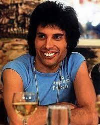 Here is a fact…freddie mercury had more teeth than your typical lead singer. He Has A Perfect Smile Even Because Of His Teeth Freddie Mercury Queen Freddie Mercury Musik