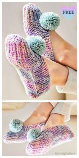 They are made in super bulky weight yarn so you can whip up a pair in no time! Easy Old Fashioned Slippers Free Knitting Patterns Knitting Pattern
