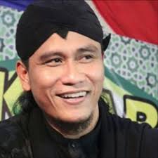 Gus miftah melepas masa lajangnya dengan menikahi hj. Ngaji Gus Miftah Podcast Nur Auffah Listen Notes