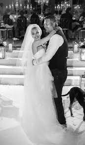 We're here to guide you from engagement to i do and life as newlyweds. Dreamy Pictures From Voice Co Stars Blake Shelton And Gwen Stefani S Intimate Wedding Photogallery Etimes