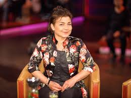 Denn sie jobbt aktuell in einem kölner bordell als bardame. Rote Rosen Star Claudia Schmutzler So Lebt Ex Schwester Stefanie Bildderfrau De