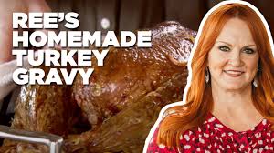 Her simple recipe calls for heating a whole lot of water, apple cider, brown sugar, orange peels and few essential herbs and spices. Ree S Homemade Turkey Gravy The Pioneer Woman Food Network Youtube