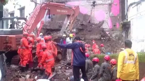 भिवंडी: 4 मंजिला इमारत ढहने से 9 की मौत, 8 के दबे होने की आशंका