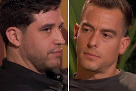 The Bachelorette's Aaron Erb Breaks The Internet After Giving Devin Strader  The Same Self Help Book His Twin Brother Received