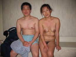 妻と旦那の記念写真！多分夫婦のエロ画像 - 性癖エロ画像 センギリ