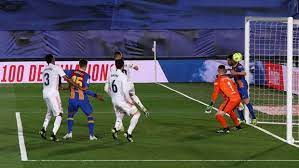 On the break, messi is off target with a. Kmomeztateakgm