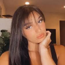 Hannah Simon's Instagram, Twitter & Facebook