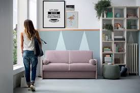 Vediamo come rispondere a tutte le esigenze scegliere il divano per piccoli spazi, miniappartamenti e monolocali. Idee Salvaspazio Divano Angolare Per Piccoli Spazi