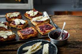 3 Ingredient Brie And Cranberry Focaccia Bites Recipe Canapes Recipes Tesco Real Food Brie Cranberry