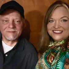 Plant Sunflowers in a Ring to Make a Sunflower Fort for the kids. So fun!  Source