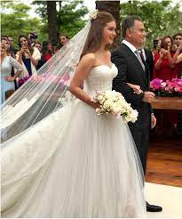 O relacionamento, ainda não assumido publicamente, já foi flagrado. O Casamento De Marina Ruy Barbosa E Xande Negrao Constance Zahn Casamentos Vestido De Casamento Veus De Noiva Penteados Casamento