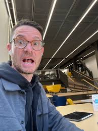 Most people think AI writes horrible emails. Here's why & why it'll be so  hard to fix (in simple sales folks words). As I understand it, the AI sales  mostly uses is: -