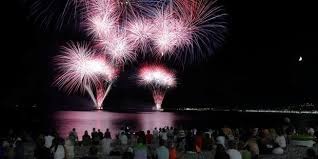 À la place, et si les conditions sanitaires le permettent, les festivités auront lieu le 28 août, jour de la libération de la ville pendant. Nice La Promenade Des Anglais Retrouve Son Feu D Artifice Deux Ans Apres L Attentat Du 14 Juillet