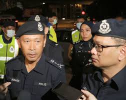 Datuk noor azam jamaludin dilantik sebagai ketua polis selangor yang baharu menggantikan datuk mazlan mansor berkuat kuasa hari ini. Polis Selangor Ydh Dcp Dato Arjunaidi Bin Mohamed Timbalan Ketua Polis Selangor Menjawab Pertanyaan Media Berkenaan Dengan Perintah Kawalan Pergerakan Pkp Facebook