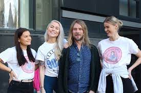 Selv om kjøs akkurat nå befinner seg i en periode der han elsker barokkmusikk, hender det at han setter på en plate med mayhem. Barn Oss Imellom Jobber For Tverrfaglig Samarbeid