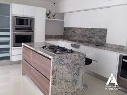 Se realiza cocinas empotradas, muebles de cocina, reposteros de cocina, topes de granito para cocina, encimeras, mesas de mármol, mesones, islas, barras, pisos de granito, fachadas, escaleras, estufas, pedestales, jacuzzis etc. Mesones De Cocina Islas Salpicaderos Y Pisos En Granito