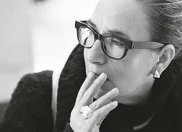 Είναι μαγικό πράγμα η έμπνευση. Lina Nikolakopoyloy Ston Erwta Exeis Na Ta Baleis Me Ena 8hrio Eidhseis Nea To Bhma Online