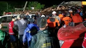 Longsor di sumedang 11 orang meninggal dunia. Danramil Cimanggung Petugas Bpbd Jadi Korban Tewas Longsor Sumedang Berita Medan Hari Ini Berita Medan Hari Ini