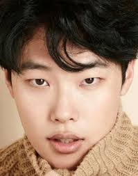 Ryu jun yeol sending some aegyo behind hyeri and go kyung po who were filming. Youtubers Go Crazy As Ryu Jun Yeol Is Labeled Ugly K Drama Amino