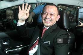 Persoalannya kenapa atau lebih tepat siapa yang beri tekanan supaya maszlee letak jawatan? Maszlee Letak Jawatan Menteri Pendidikan