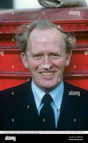 Actor gordon jackson hi-res stock photography and images