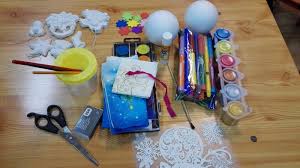 Brad impodobit, lumanari, semiintuneric, fond musical,(in surdina) colinde. Un Altfel De Serbare PÄƒrinÅ£ii Au Fost Eroii Celor Mici