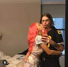What happened between doja cat and jawny? Shaynahhh On Twitter Doja Cat S Boyfriend Looks Like The Dude That Shot Drake In Degrassi