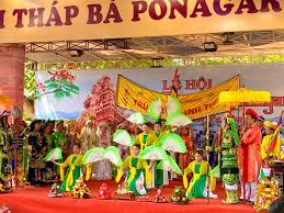 Lễ hội Tháp Bà Ponagar: Nét văn hoá tín ...