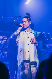 ライブレポート】久保田利伸、グルーヴィーかつアドリブ満載のパフォーマンスで観客を魅了 – THE FIRST TIMES