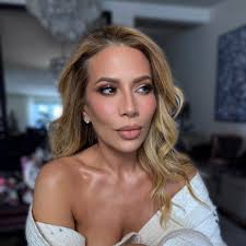 Katie Nova (@katienovamakeup) • Threads, Say more