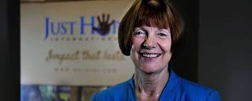 3年，我是如何从10万赚到4100万的” 关键词：案例分享，裸卖期权人生には３つの坂がある。上り坂と下り坂、そして、「まさか」—— 日本名言