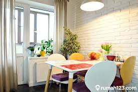 Nah, untuk kamu yang sedang mencari inspirasi bentuk meja makan untuk ruang kecil, yuk simak saja gambarannya. 12 Inspirasi Ruang Makan Minimalis Gak Makan Tempat Di Rumah Kecil Rumah123 Com