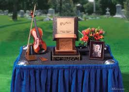 Urns At Graveside In 2020 Cremation Services Funeral Memorial Memorial Service