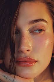 Hailey Bieber And Kendall Jenner's MUA Breaks Down The Ultimate Summer  Make-Up Routine