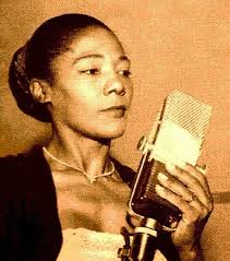 NEGROS GENIAIS: Carmen Costa, cantora, compositora e atriz (1920-2007)