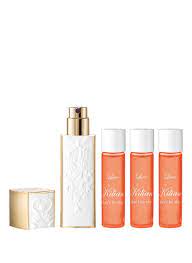 First love's innocence makes itself known with juicy honeysuckle and plush rose softly caressed by the sweetness of luscious marshmallow sugar accord, satisfying the craving pang of new love. Love Dont Be Shy Von Kilian Bei Breuninger Kaufen