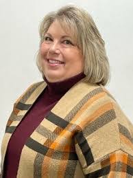 Kim Axtell's Instagram, Twitter & Facebook