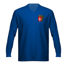 La prima maglia indossata dalla nazionale italiana nell'esordio assoluto con la francia del 15 maggio 1910 era di colore bianco. Retroblog Storia Della Maglia Da Calcio Italiana Retrofootball