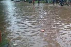 Mimpi melihat banjir di jalan. Ada 107 Titik Banjir Di Jakarta Ini Lokasinya